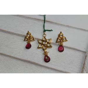 Ruby style kundan pendant earring set